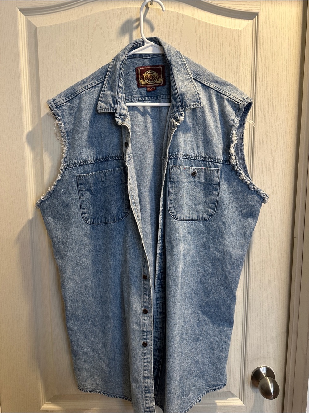 great western sleeveless denim button down XL
